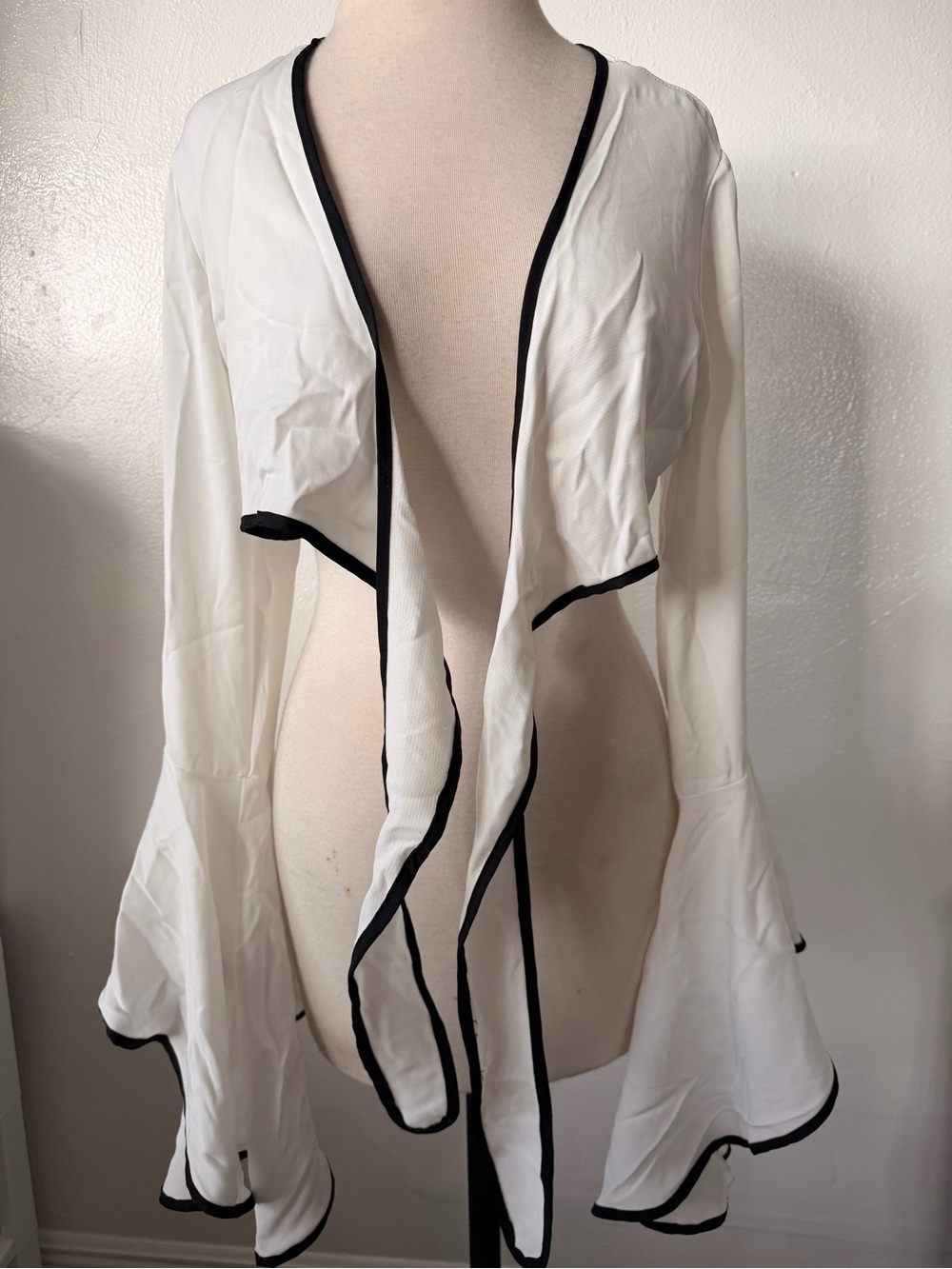Nasty Gal White Tie-Front Crop Top with Black Trim - Picture 4 of 5